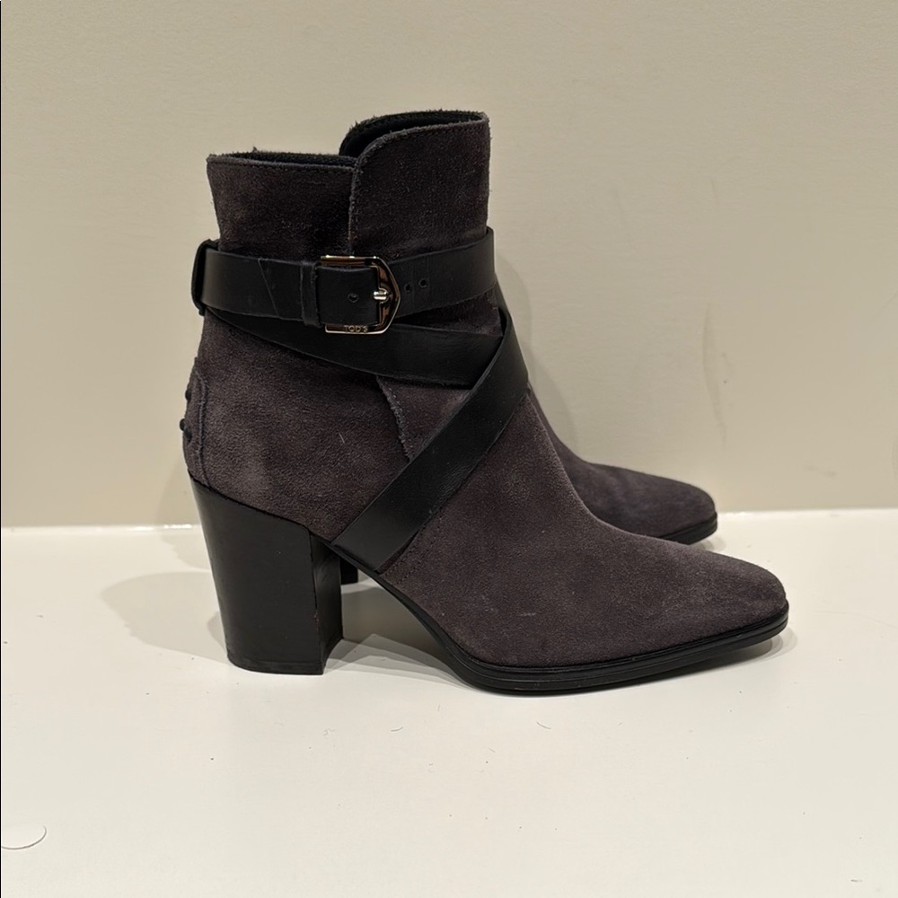 Tod’s Women's Gray Suede Ankle Boots